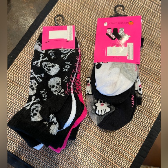 Betsey Johnson NWT 8 Pairs of Spooky Assortment of Halloween Ghost Skulls Socks - Picture 2 of 4
